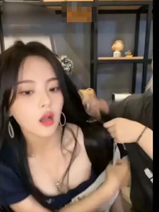 杨超越直播爆料了吗视频,揭秘娱乐圈幕后真相